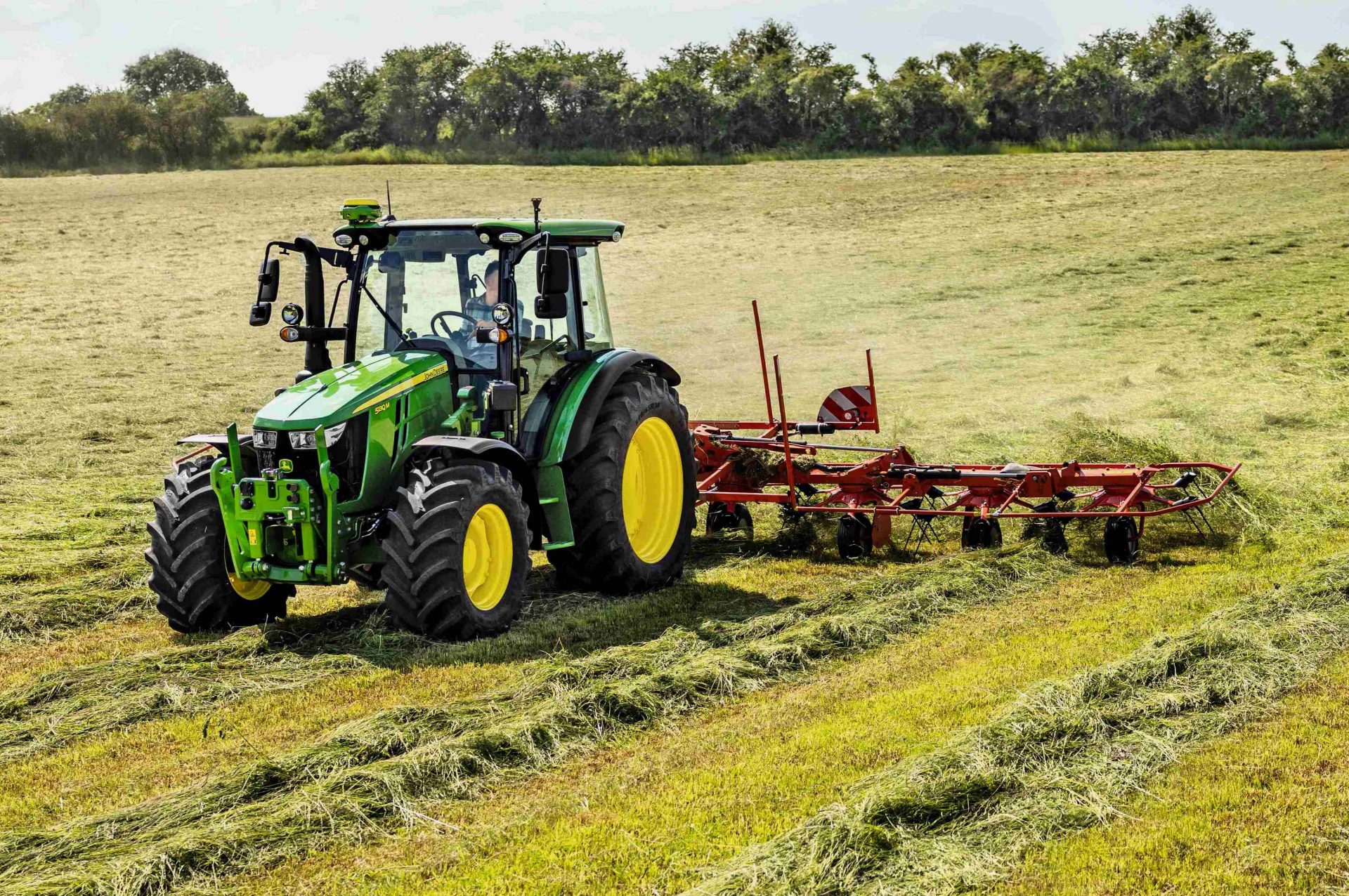 John Deere updates 5M tractors