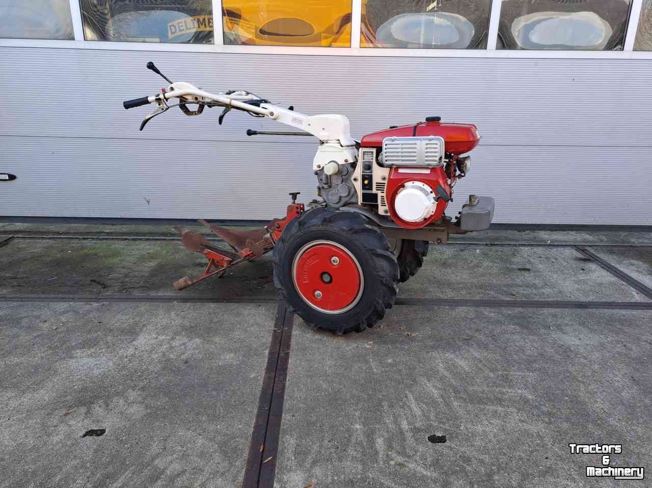 Autres Shibaura ST 250  tweewielige traktor - ploeg