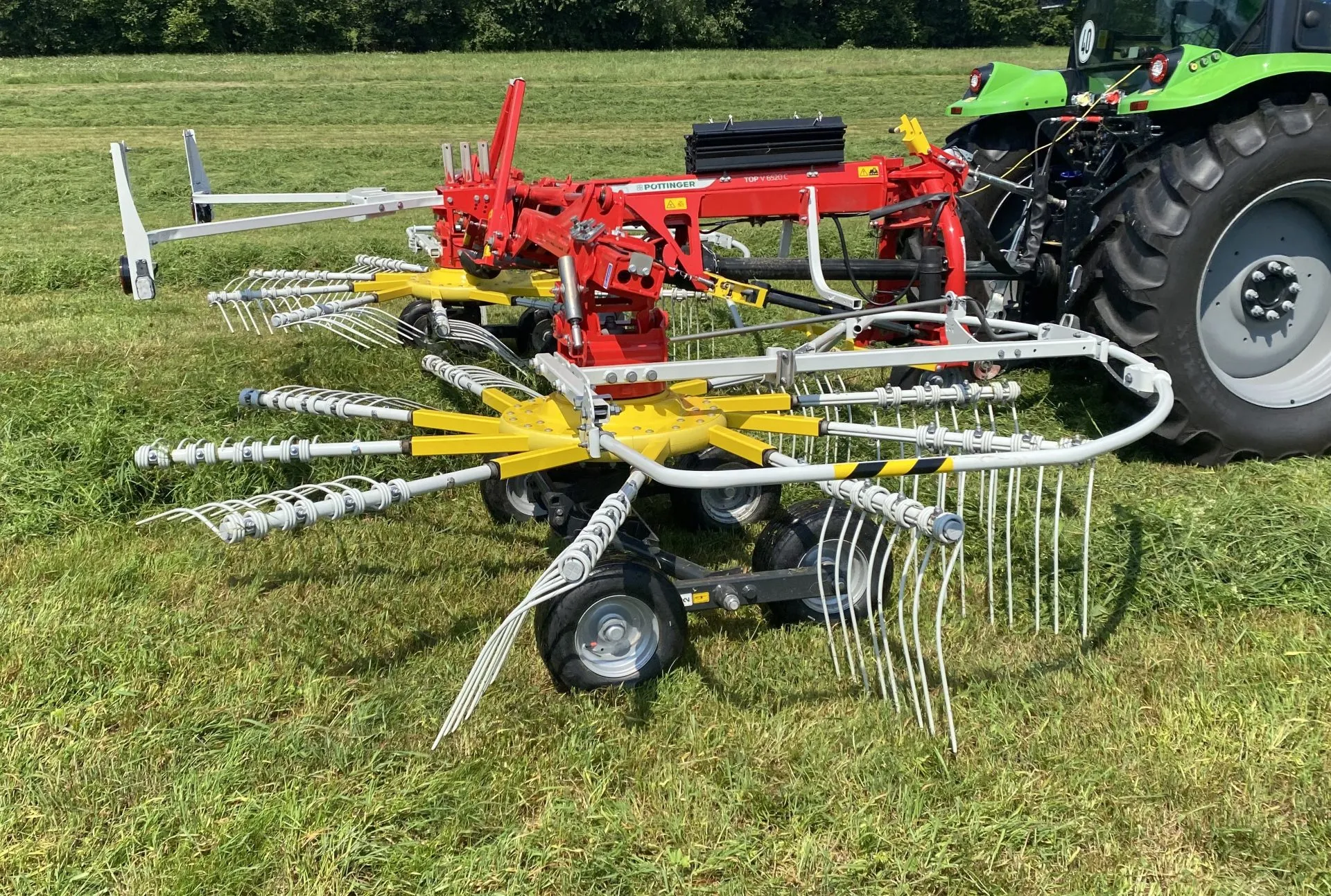 Compact Pöttinger twin rotor rake Compact Pöttinger twin rotor rake