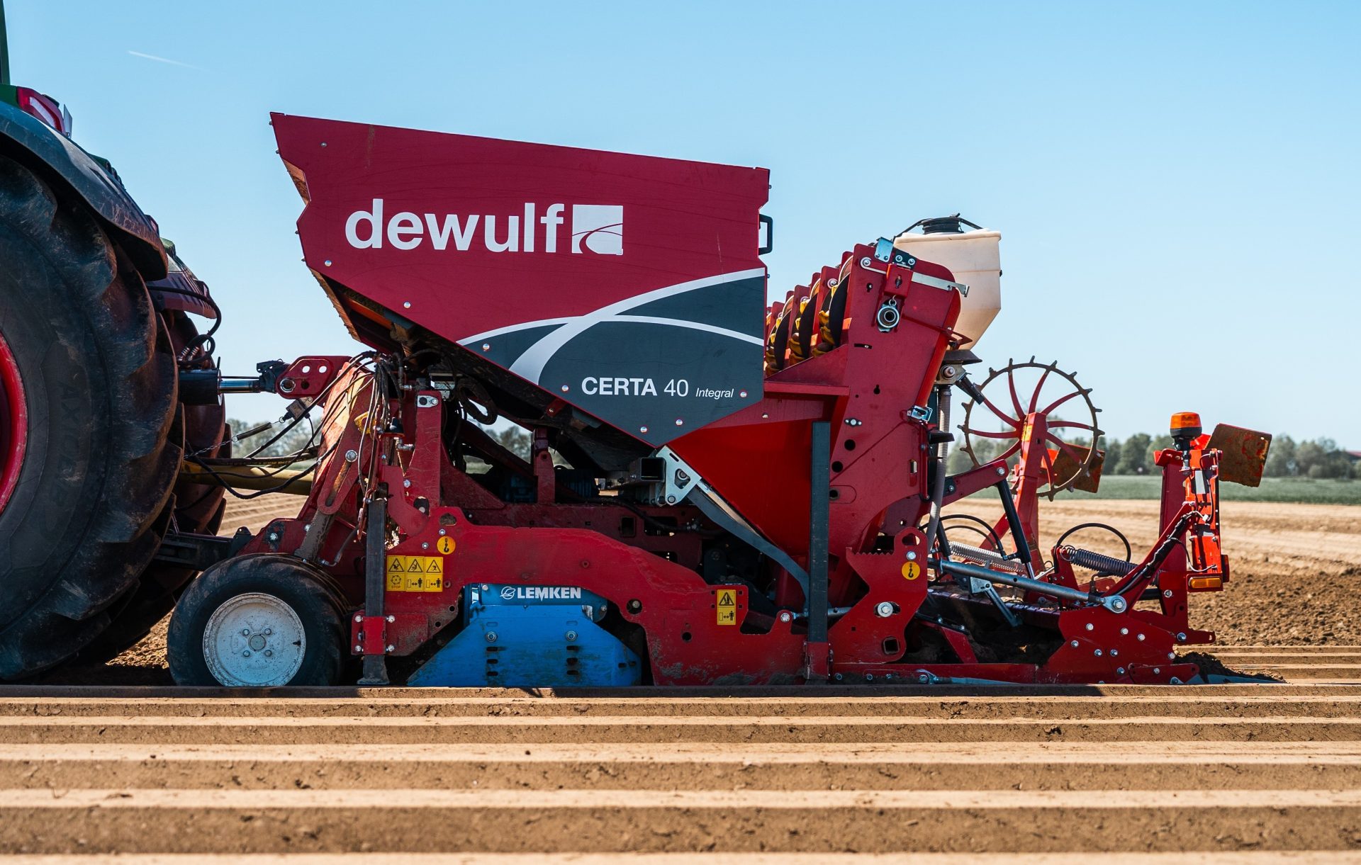 Dewulf potato planter with Lemken power harrow Dewulf potato planter with Lemken power harrow