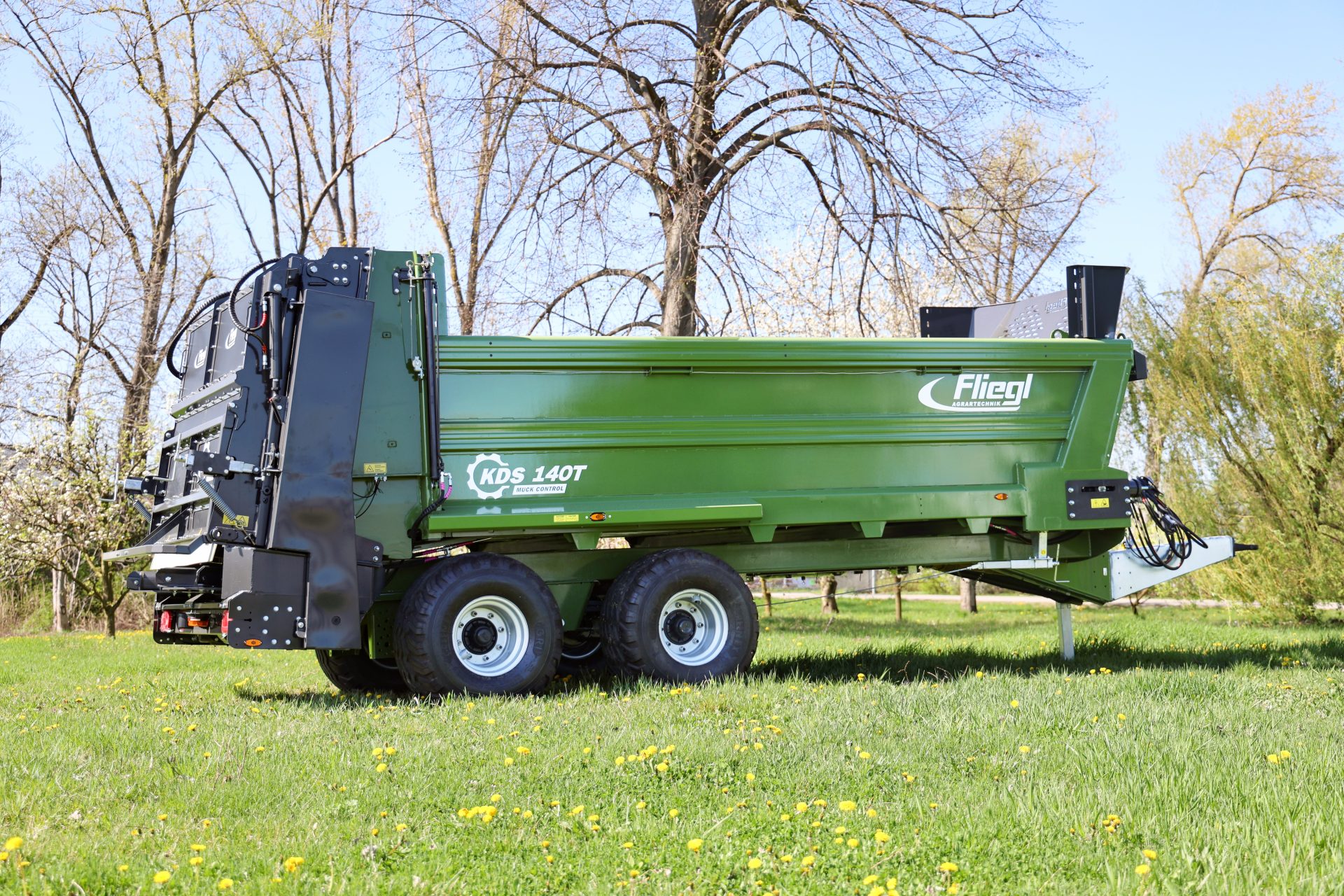 Fliegl plugs gap in spreader range