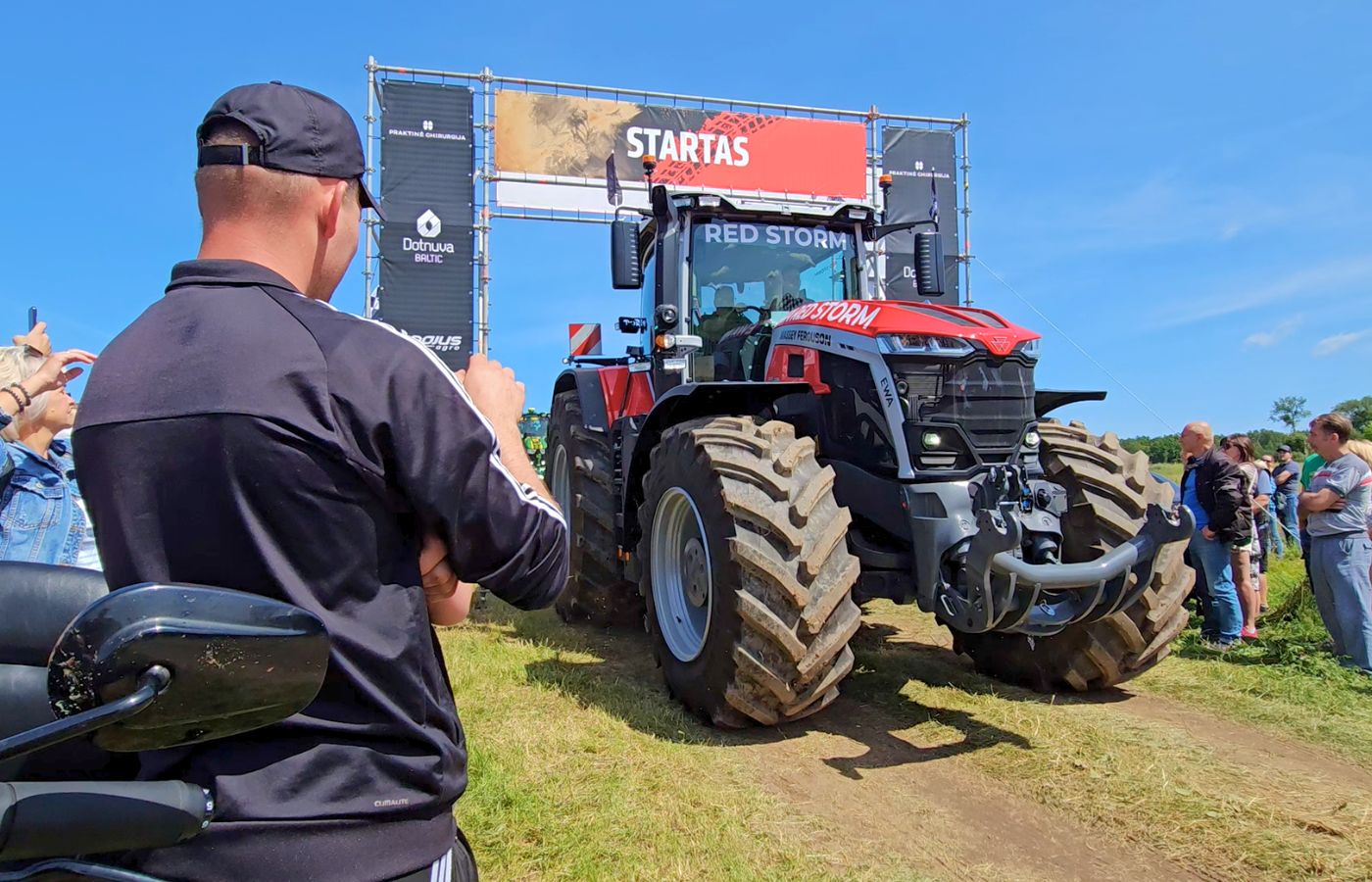 Lithuanian farmers hold first tractor race