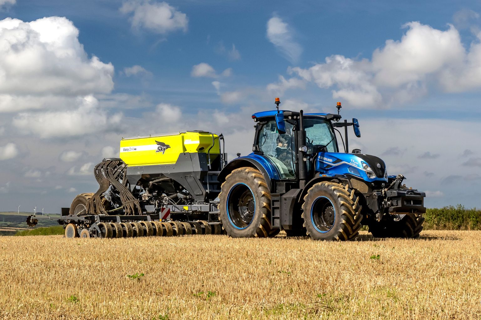 New Holland debuts T7 LNG tractor