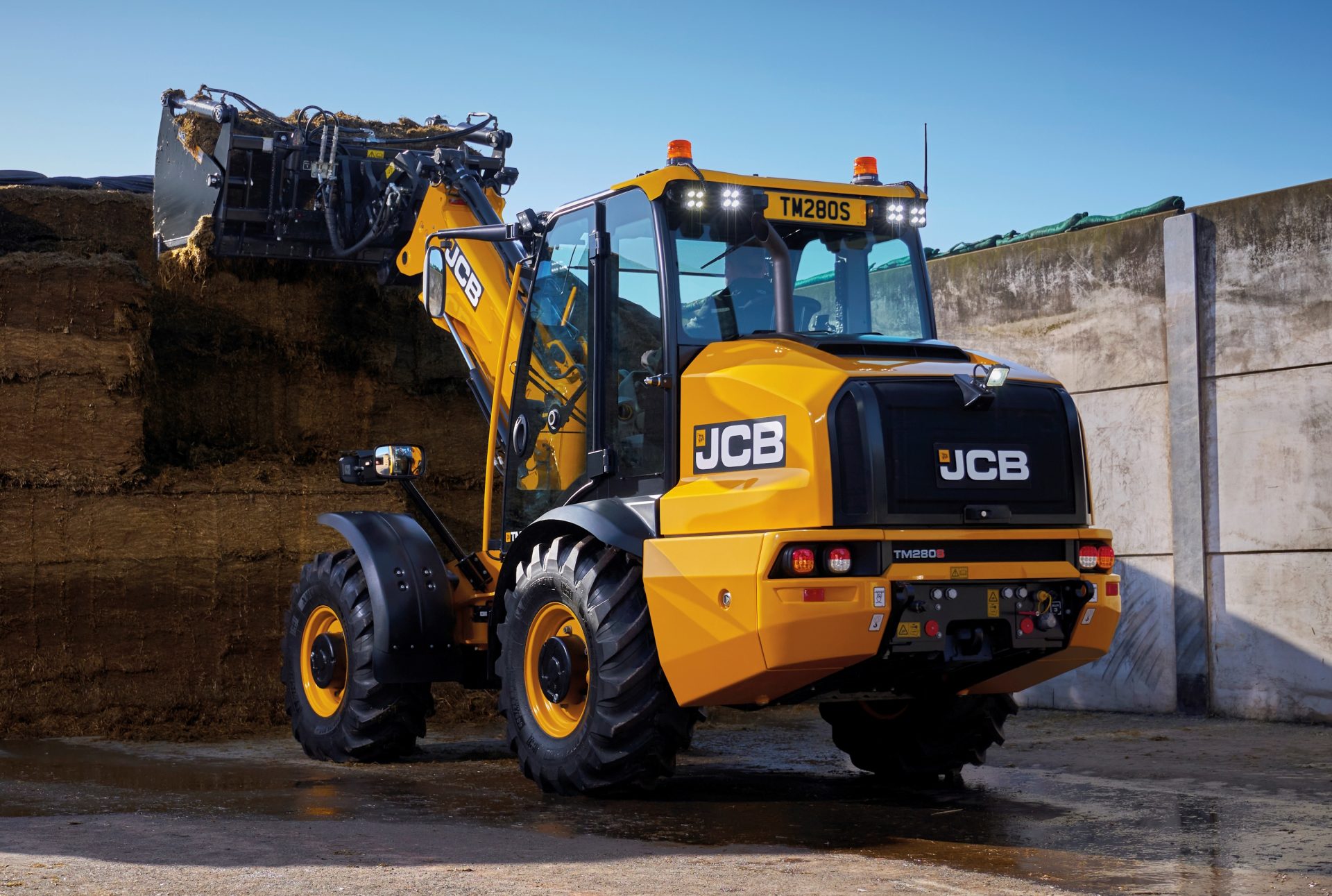 Scottish debut for latest JCB machines