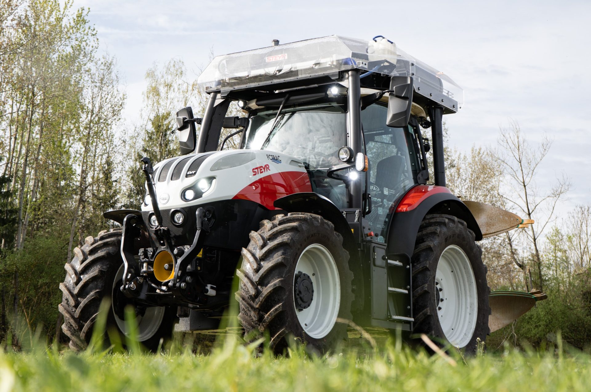 Steyr tests hydrogen fuel cell concept