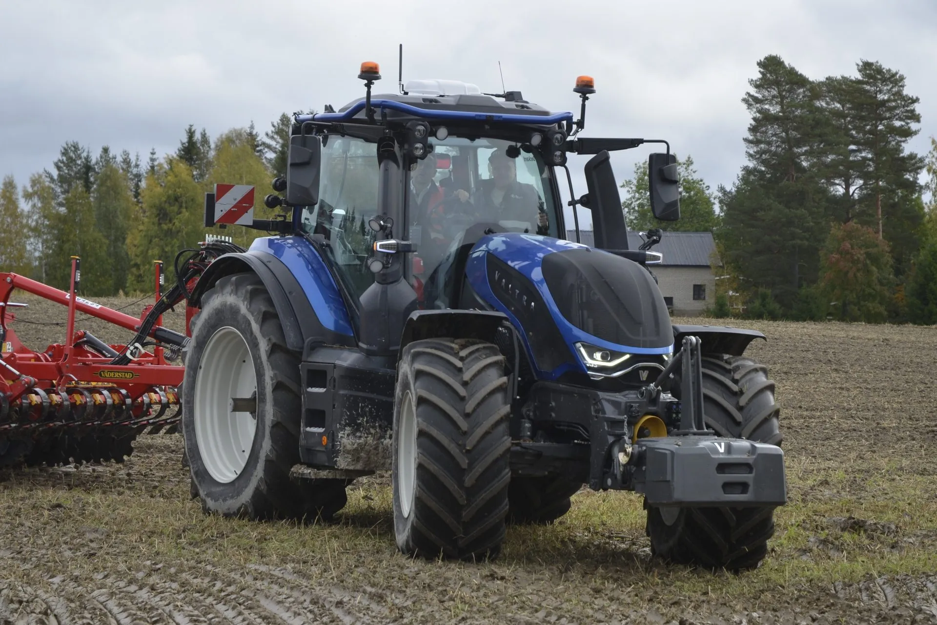 Valtra moves up to T6