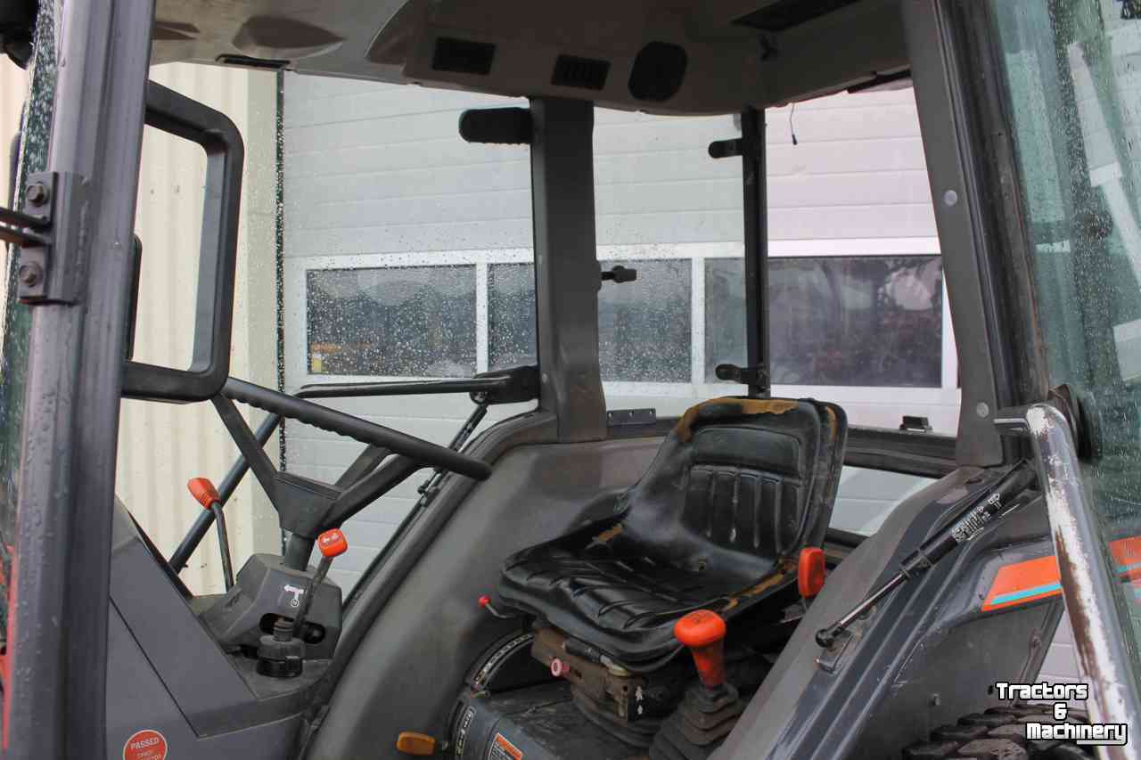 Tracteur pour horticulture Kubota L3300 tuinbouwtrekker tractor met cabine en gazonbanden