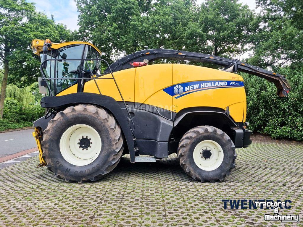 Ensileuse automotrice New Holland FR 700 hakselaar