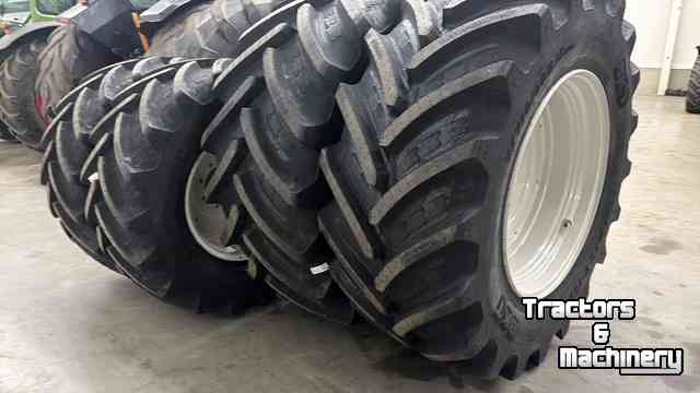 Roues, Pneus, Jantes, Barillets Jumelage BKT 710/60 R38 + 600/60 R28 op velg