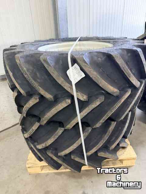 Roues, Pneus, Jantes, Barillets Jumelage BKT 710/60 R38 + 600/60 R28 op velg