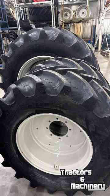 Roues, Pneus, Jantes, Barillets Jumelage BKT 710/60 R38 + 600/60 R28 op velg