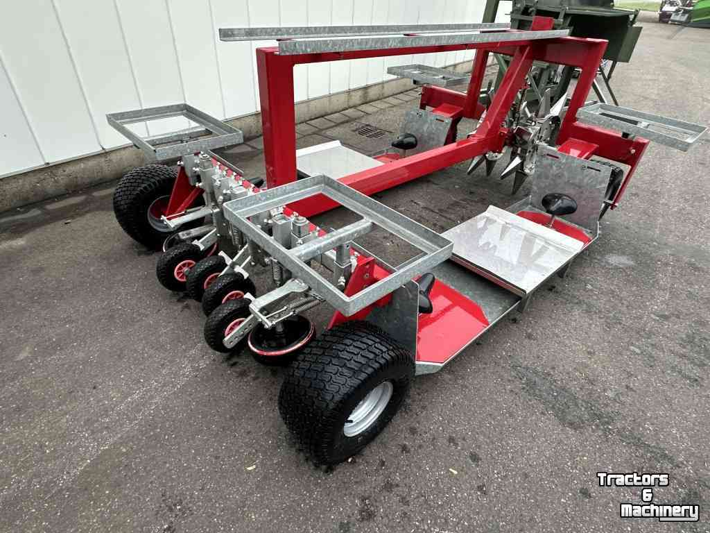 Planteuse  plantmachine 2 rijig voor de aardbeienruggenteelt.