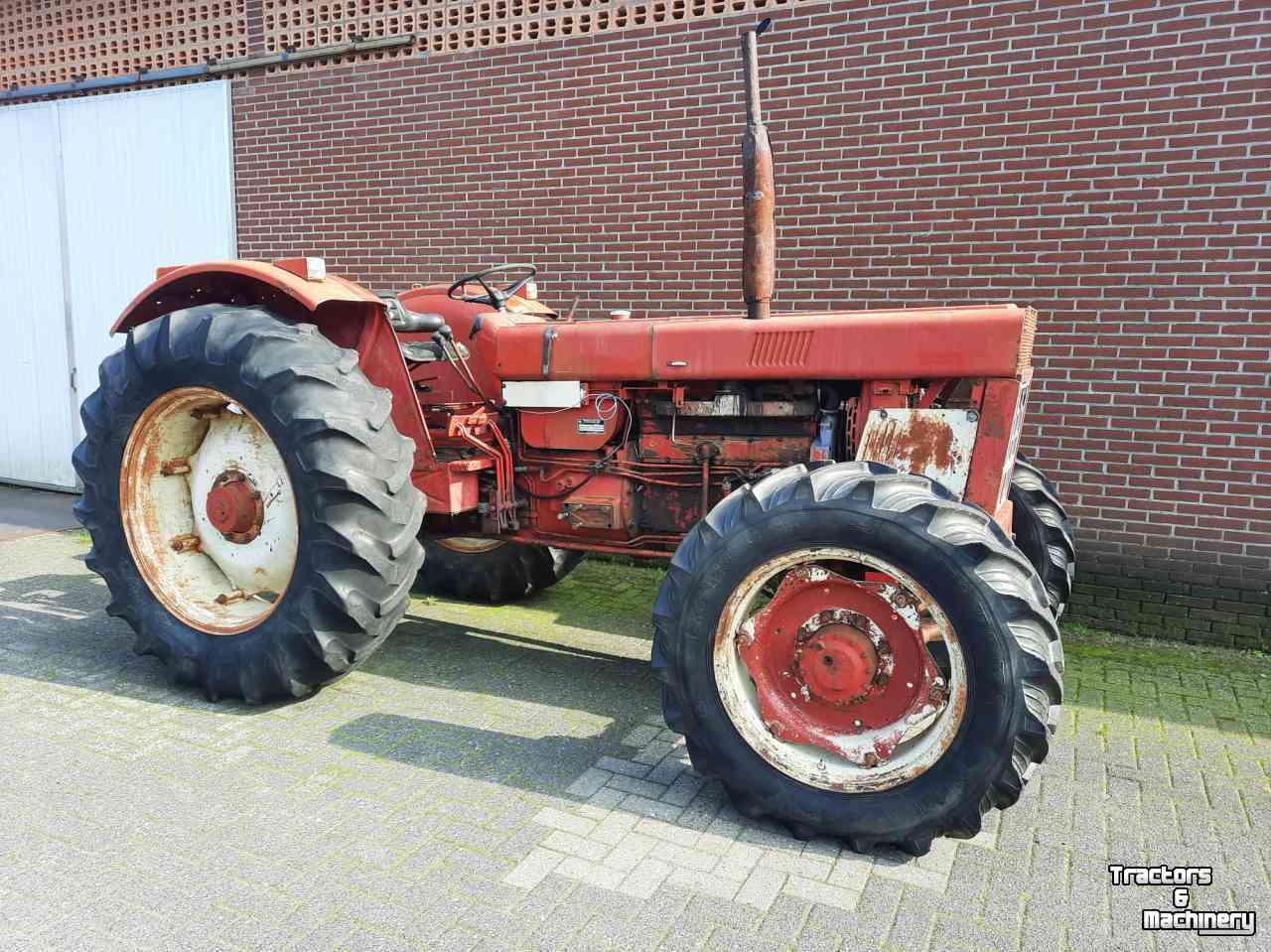 Tracteurs International 1046