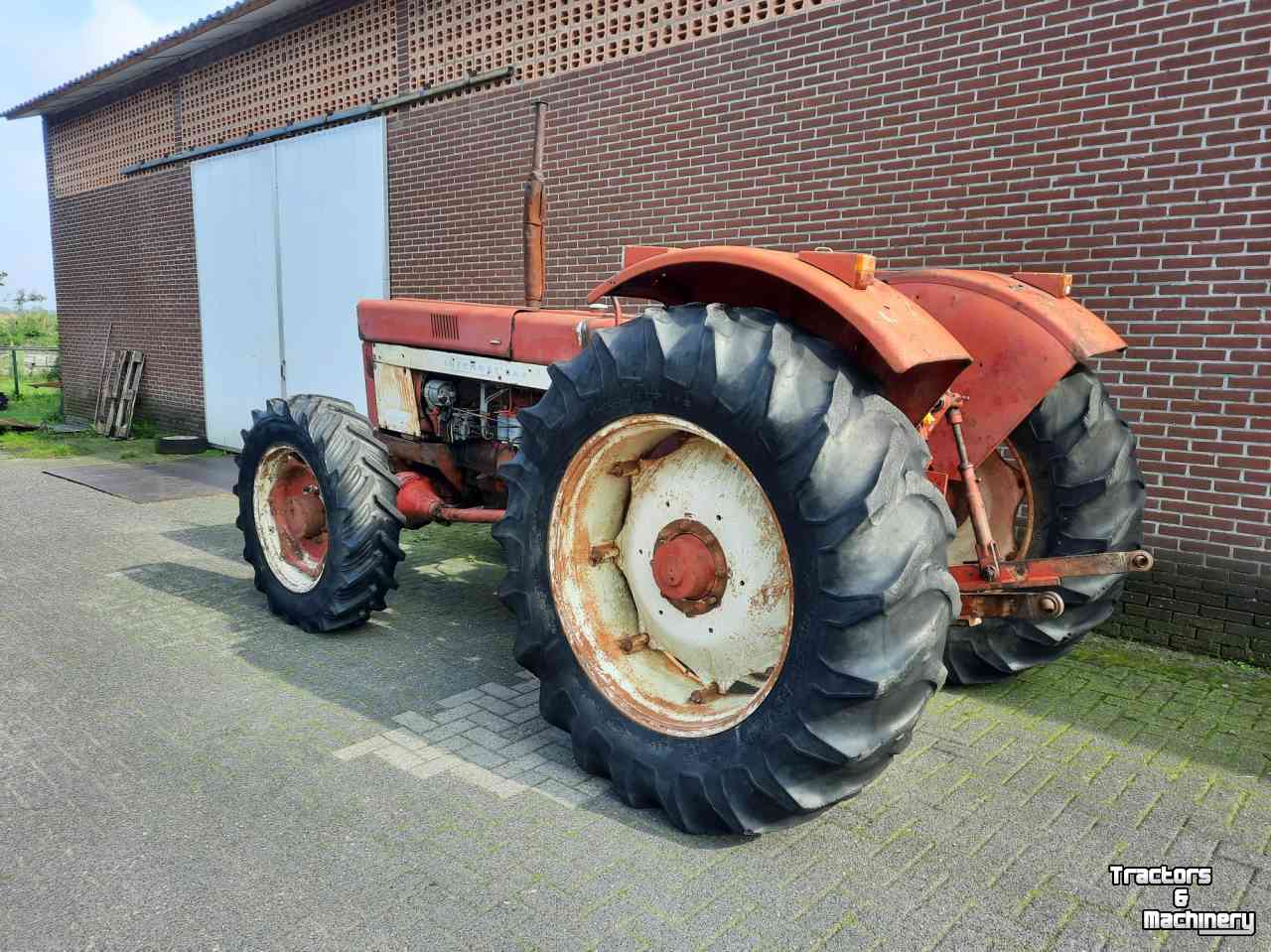 Tracteurs International 1046