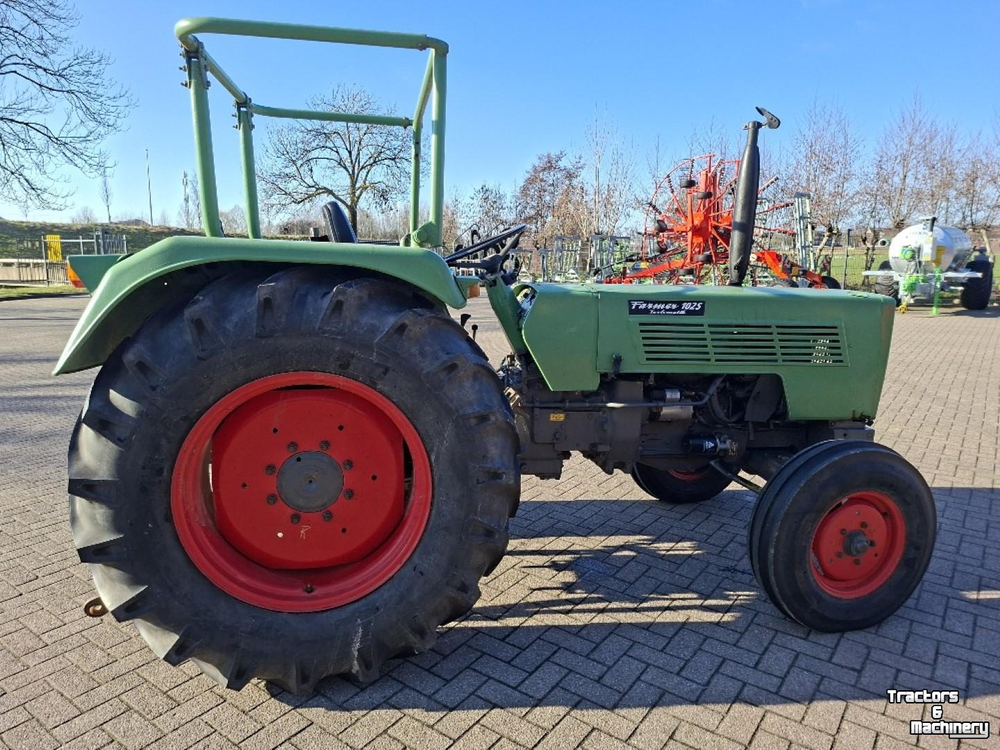 Tracteur pour vignes et vergers Fendt 102S
