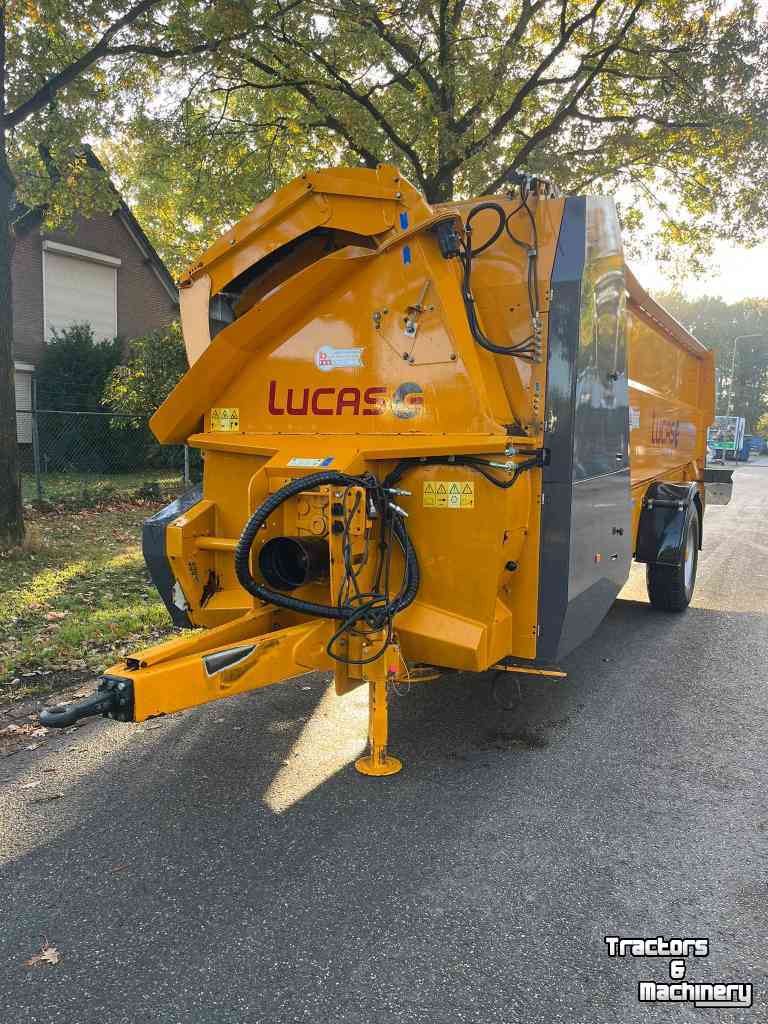 Distributeur de paille pour des logettes Lucas Castor 185 stroblazer