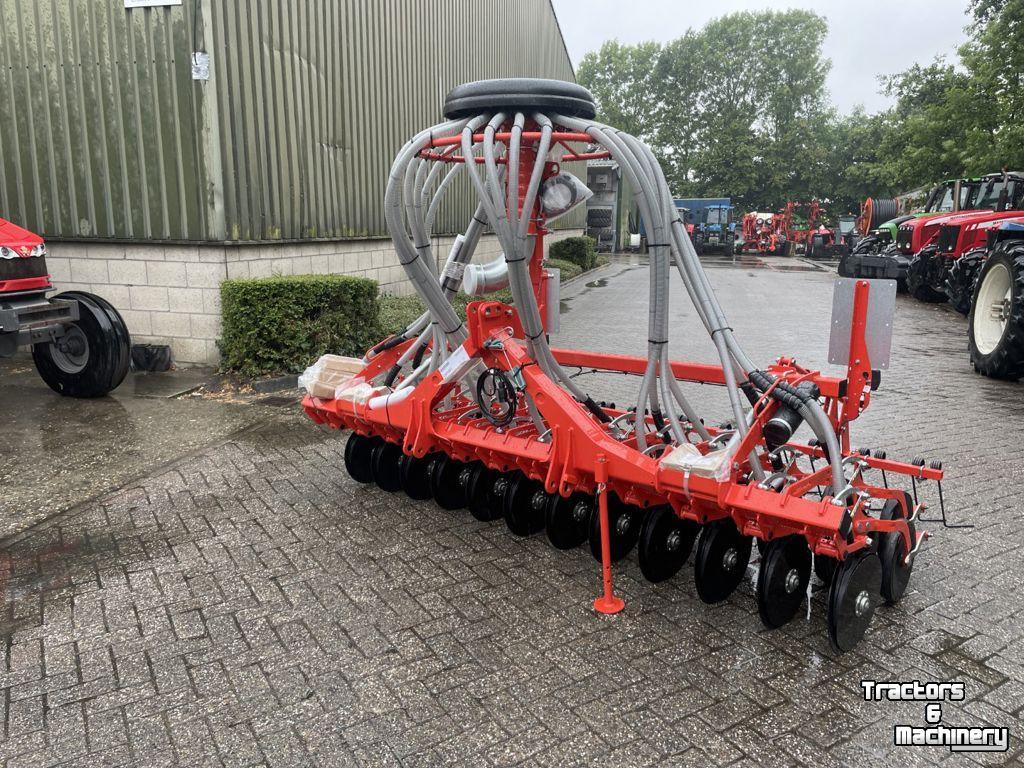 Semoir Kuhn ZAAIMACHINE VENTA TYPE BTF3000 24DD