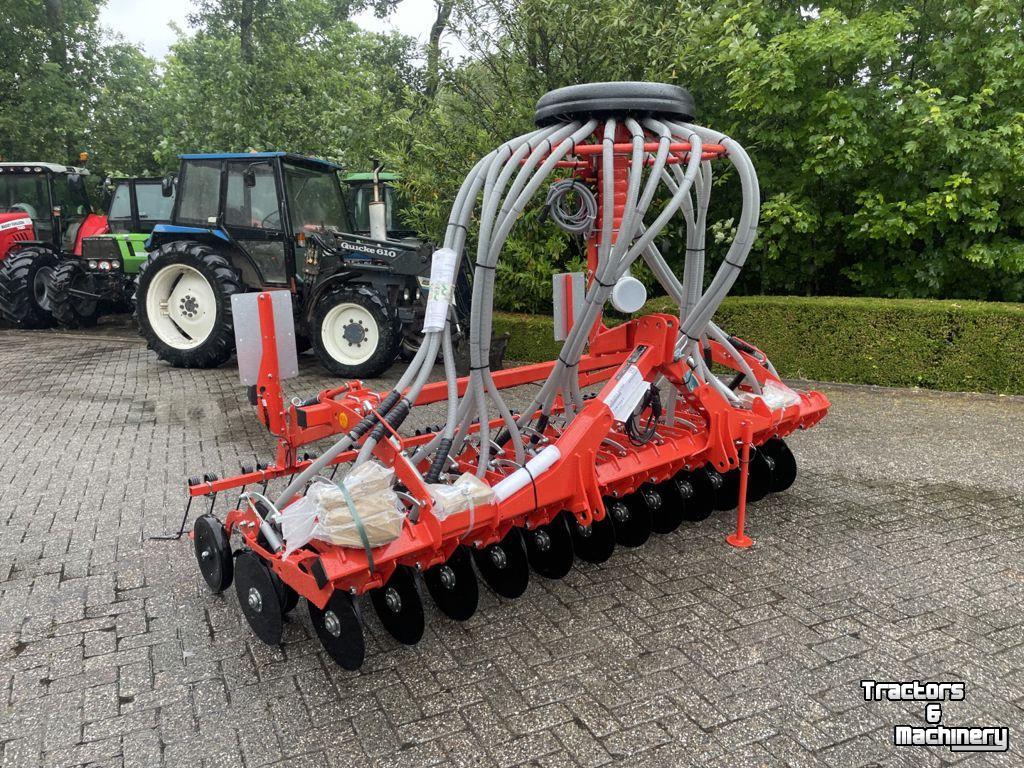 Semoir Kuhn ZAAIMACHINE VENTA TYPE BTF3000 24DD