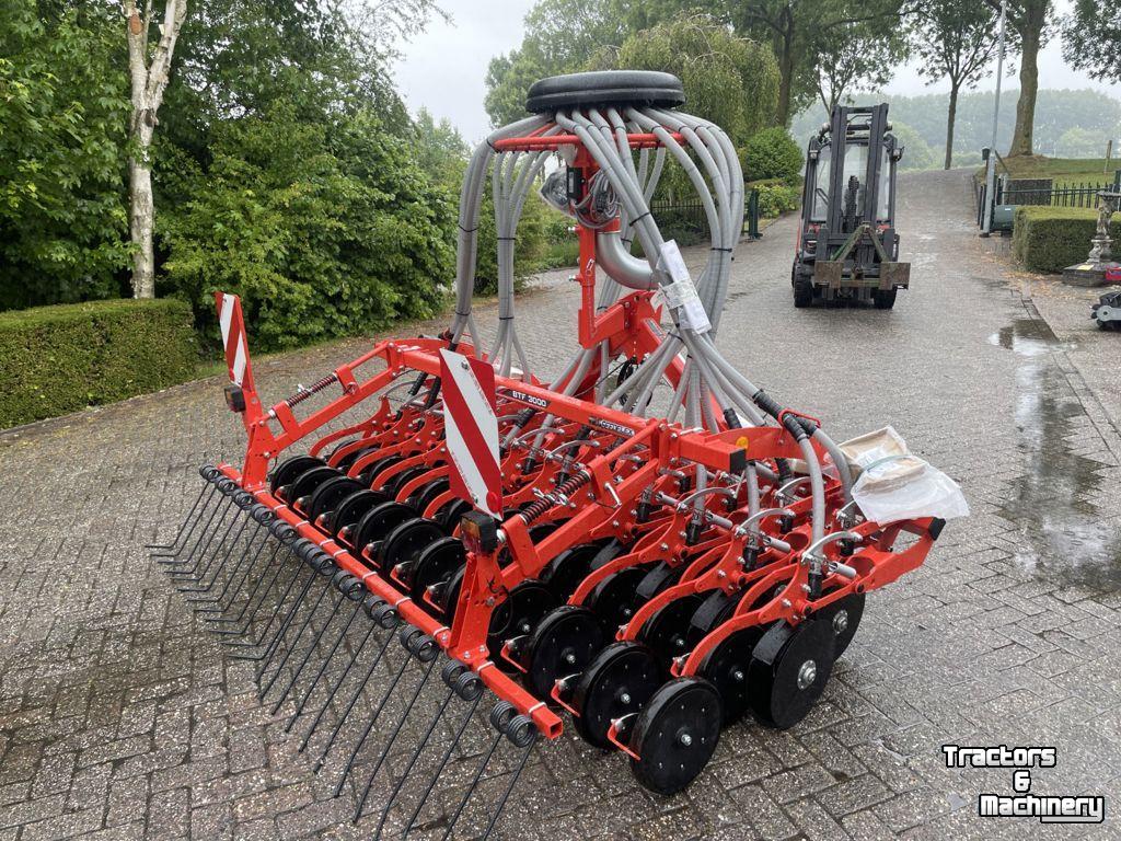 Semoir Kuhn ZAAIMACHINE VENTA TYPE BTF3000 24DD