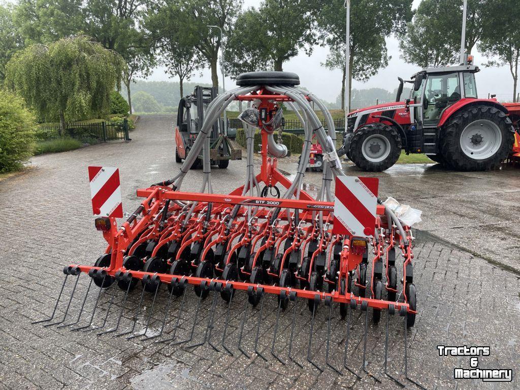 Semoir Kuhn ZAAIMACHINE VENTA TYPE BTF3000 24DD