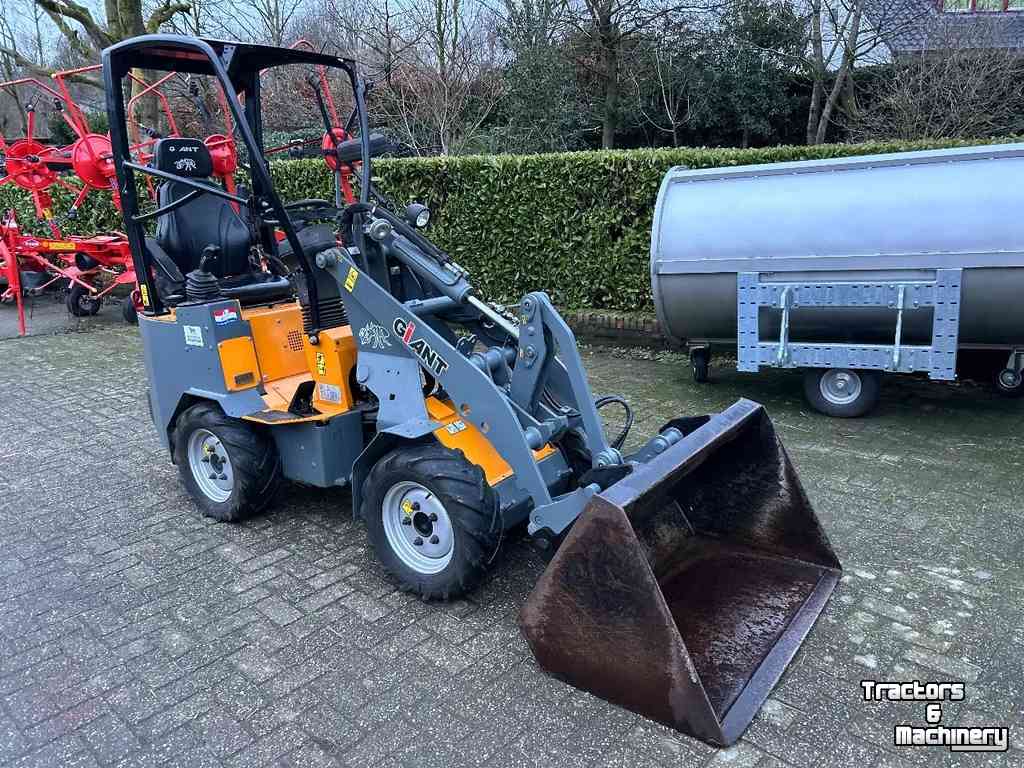 Chargeuse sur pneus Giant D254SW