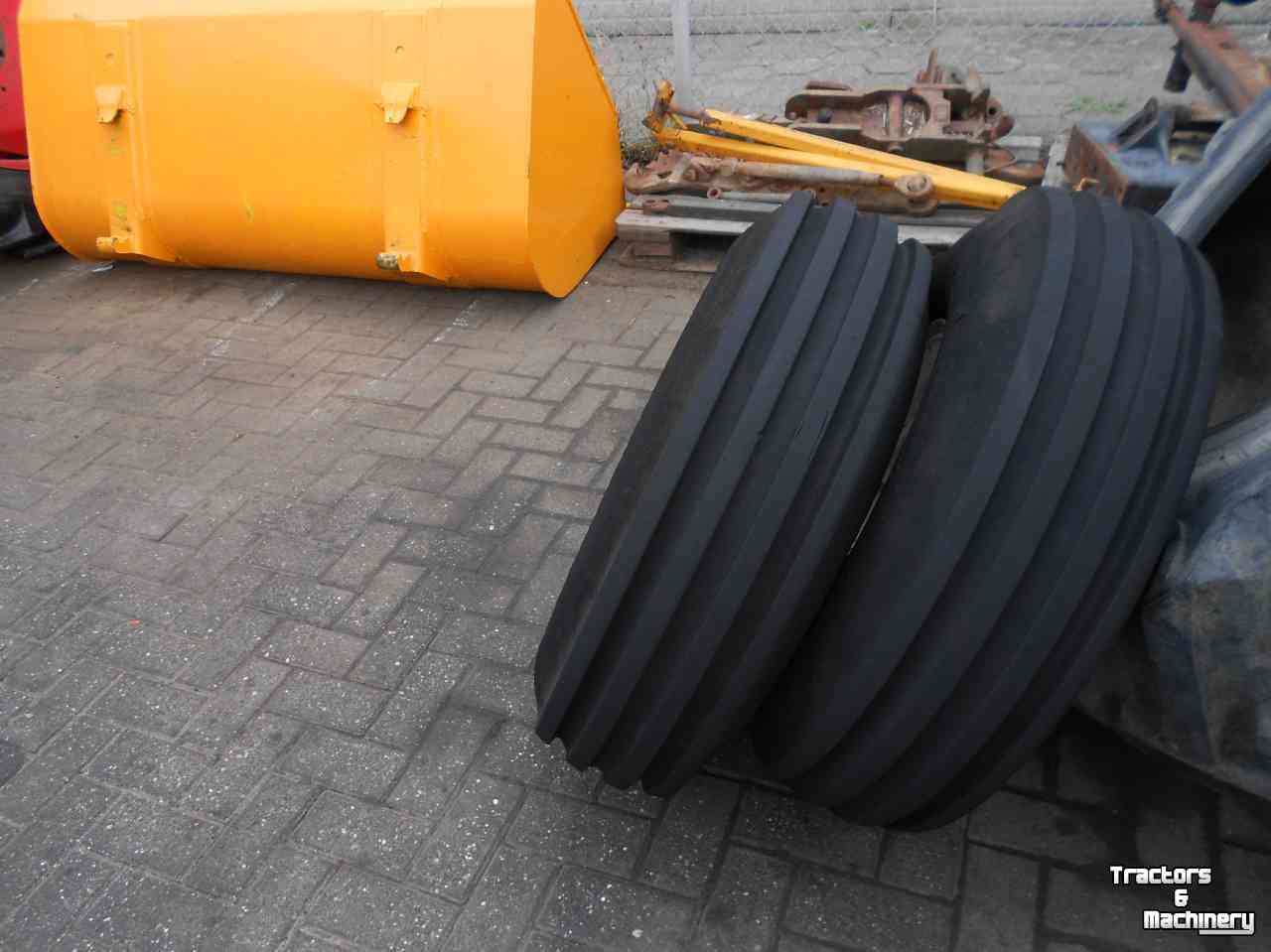 Roues, Pneus, Jantes, Barillets Jumelage Ford 10.00-16