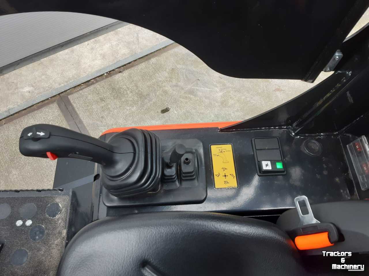 Chargeuse sur pneus Kubota RT220-2 minishovel