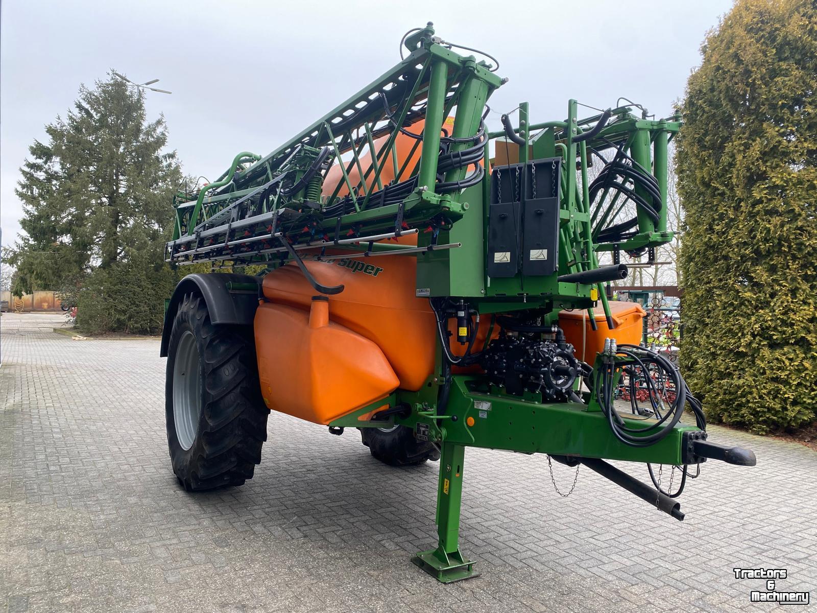 Pulvérisateur porté Amazone UX 5200 