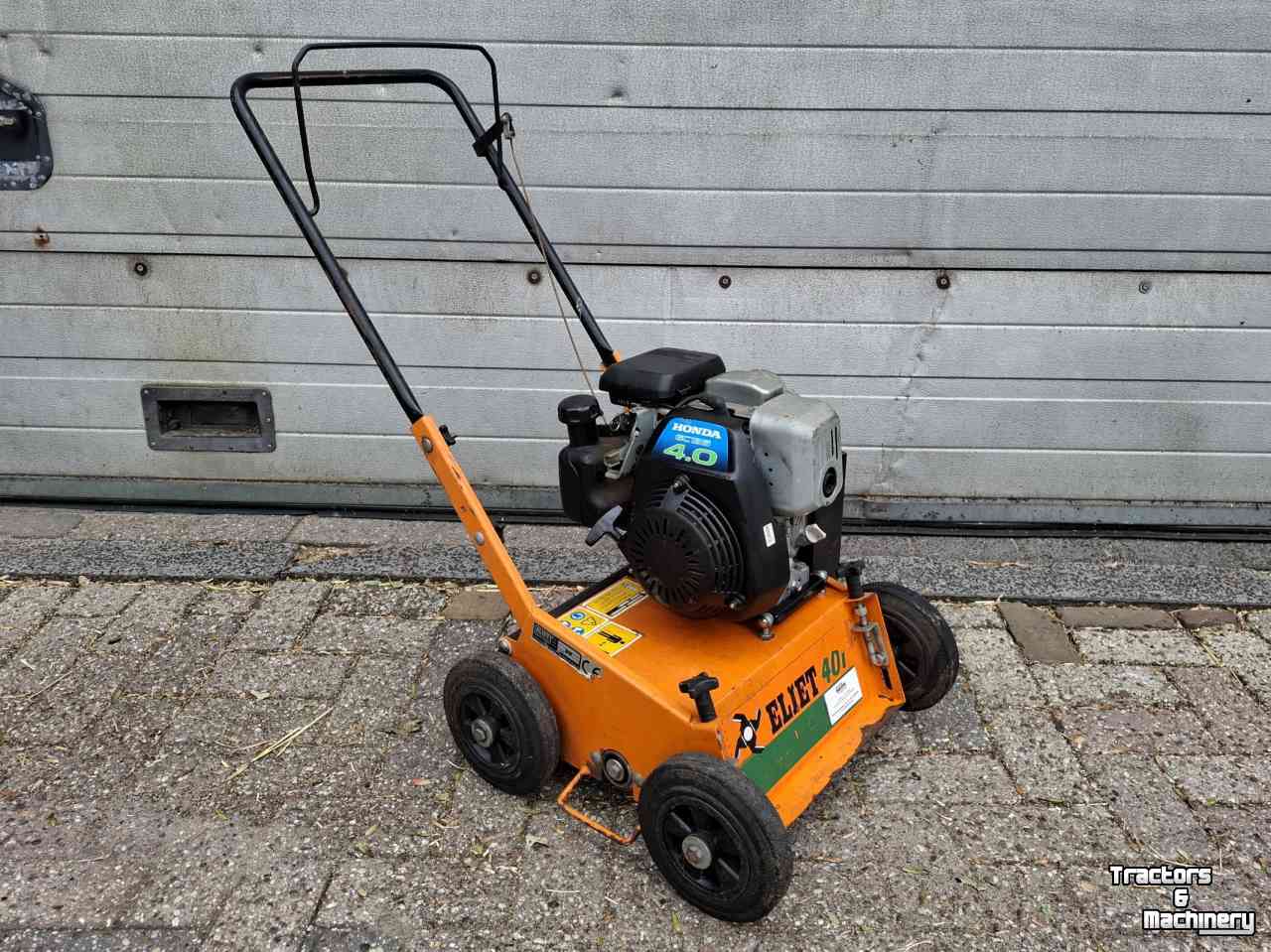 Aérateur de gazon Eliet E401 VM benzine honda motor verticuteermachine verticuteerder verticuteren