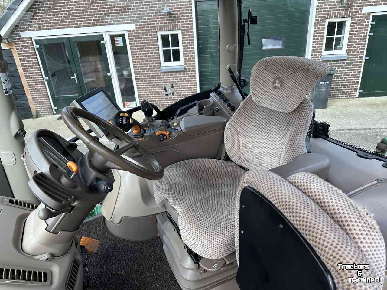 Tracteurs John Deere 6130R Commandpro AT-ready