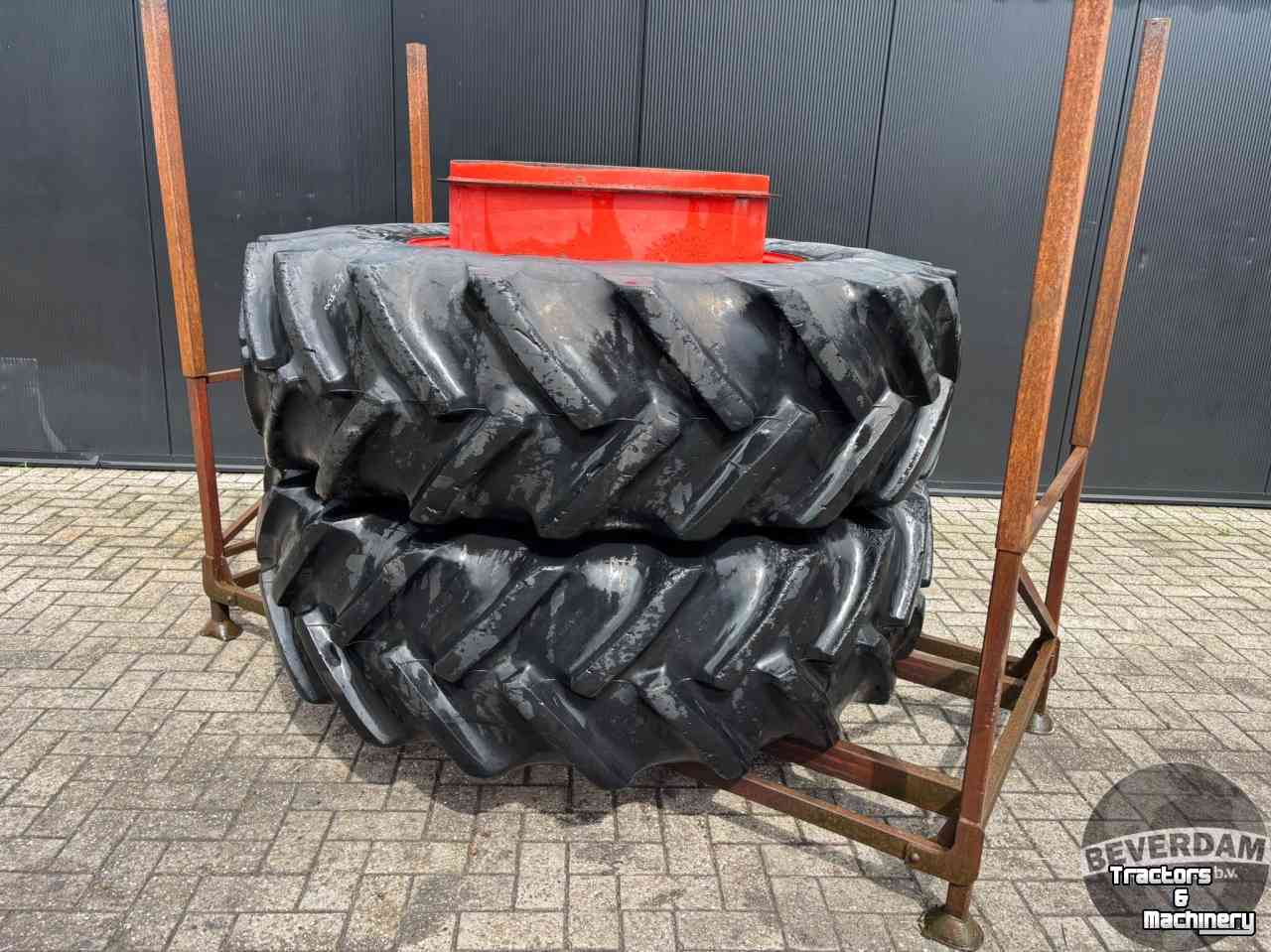 Roues, Pneus, Jantes, Barillets Jumelage Good Year 20.8R38 dubbellucht