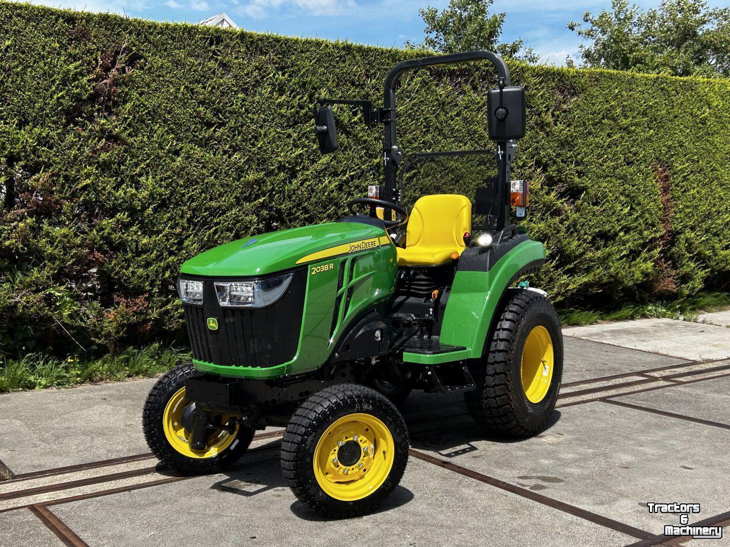Tracteur pour vignes et vergers John Deere 2032R