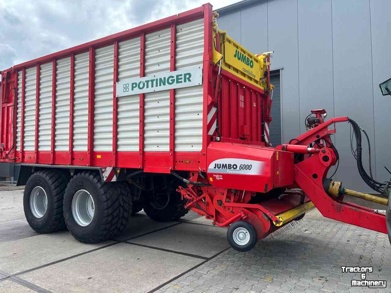 Autochargeuse Pottinger Jumbo 6000L Combiline. Gedwongen gestuurd
