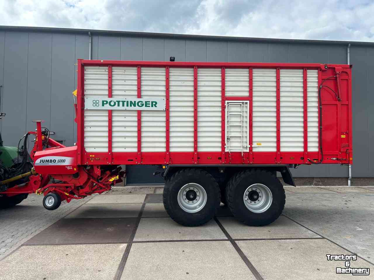 Autochargeuse Pottinger Jumbo 6000L Combiline. Gedwongen gestuurd
