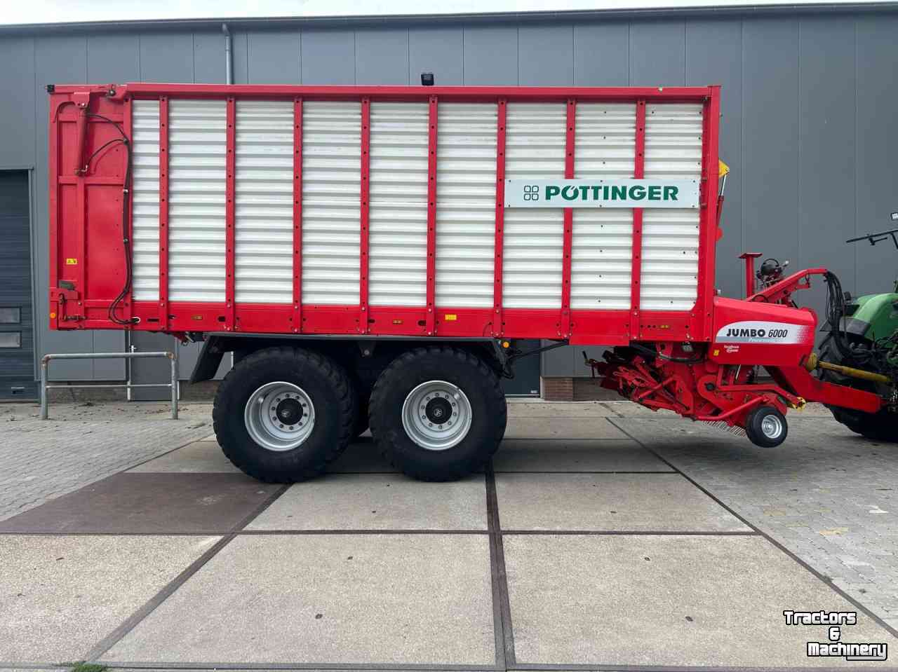 Autochargeuse Pottinger Jumbo 6000L Combiline. Gedwongen gestuurd