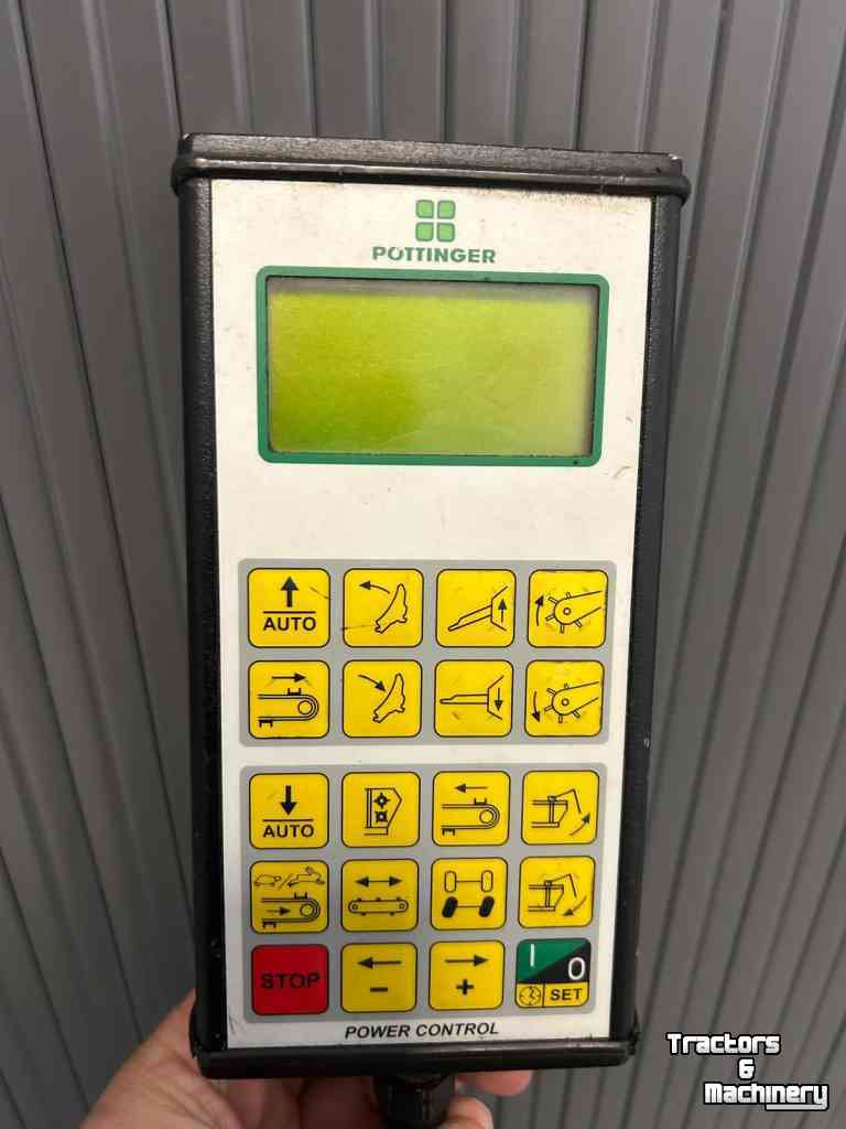 Autochargeuse Pottinger Jumbo 6000L Combiline. Gedwongen gestuurd