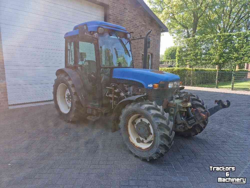 Tracteur pour vignes et vergers New Holland TN90F