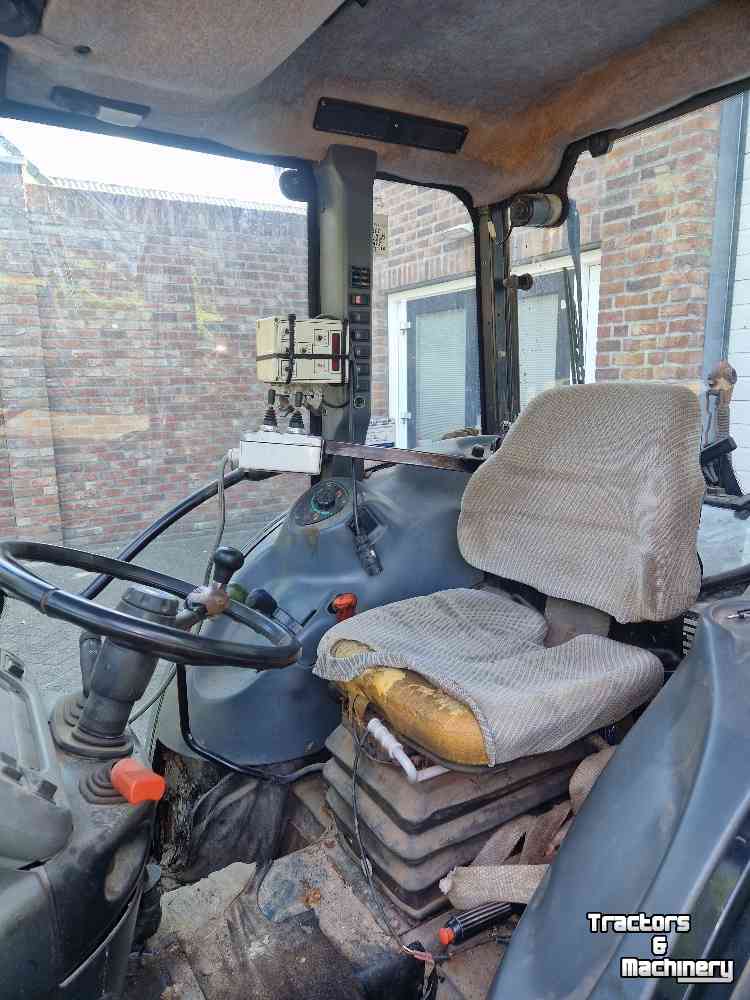 Tracteur pour vignes et vergers New Holland TN90F