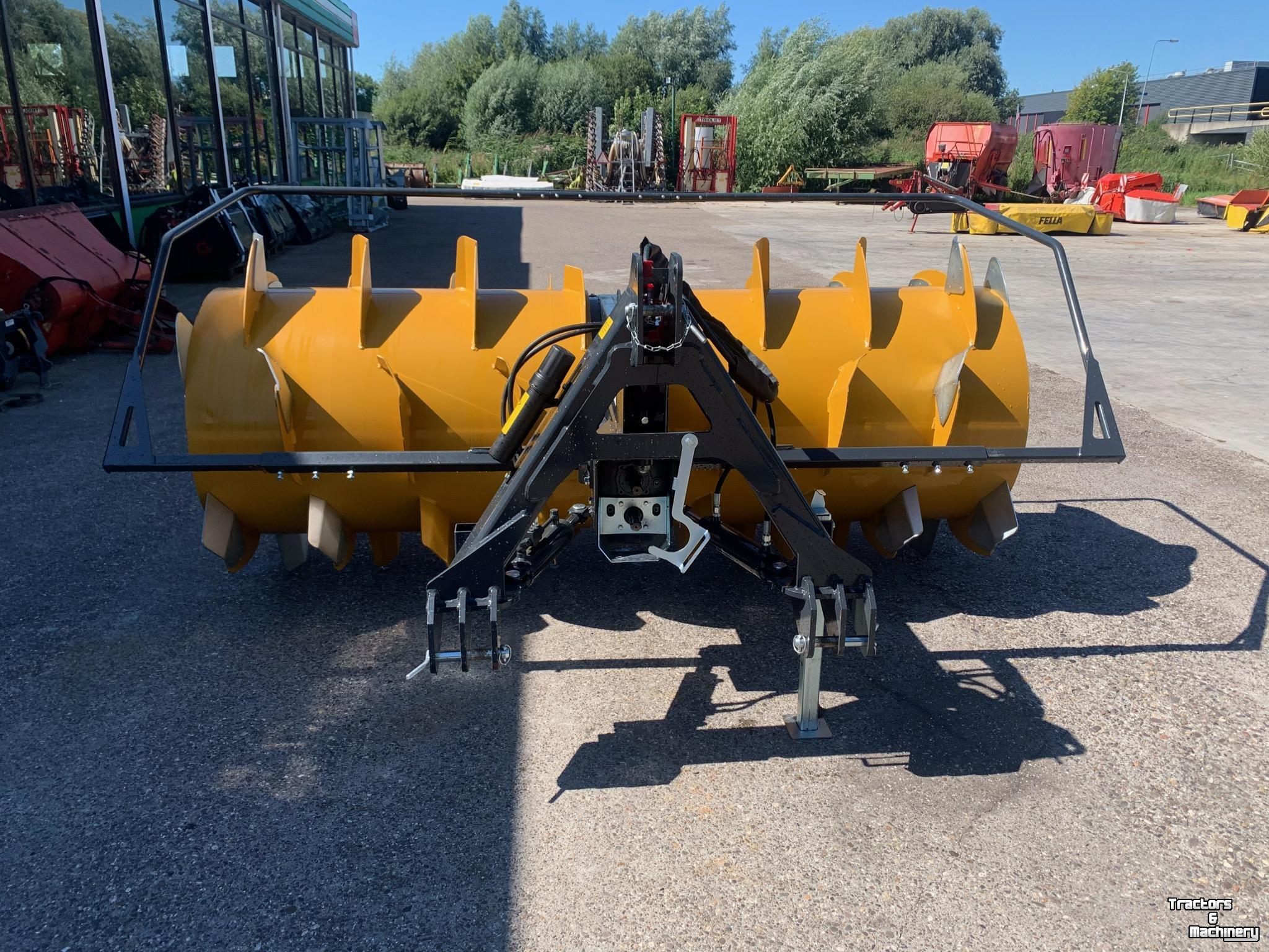 Eparpilleur de fourrage Mammut Gigant 280 HSB