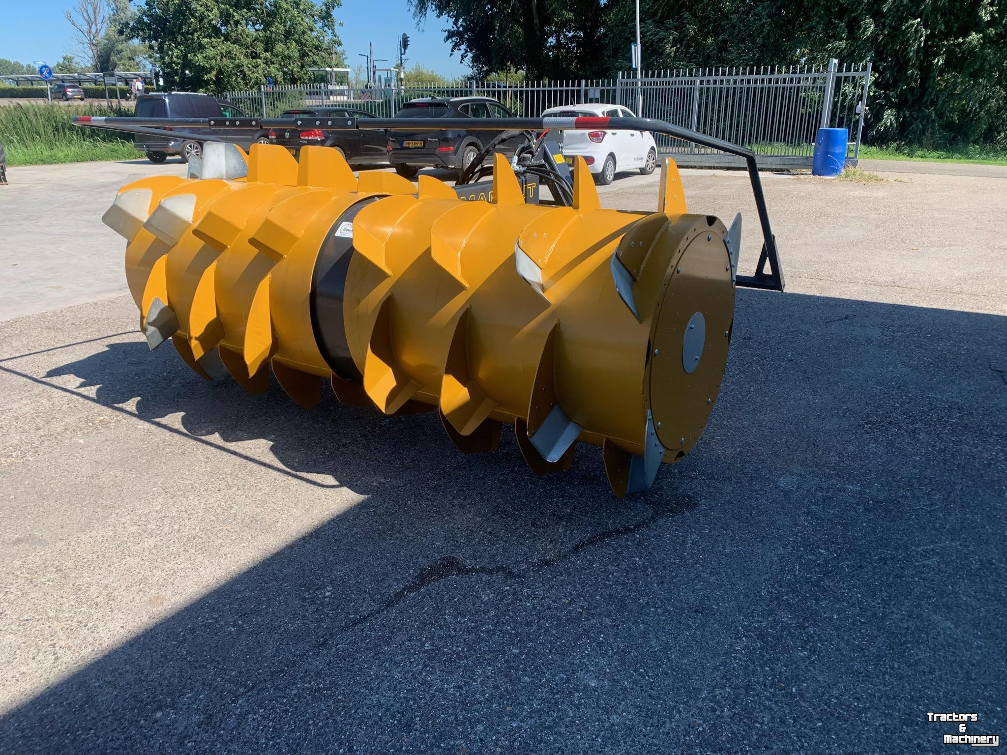 Eparpilleur de fourrage Mammut Gigant 280 HSB