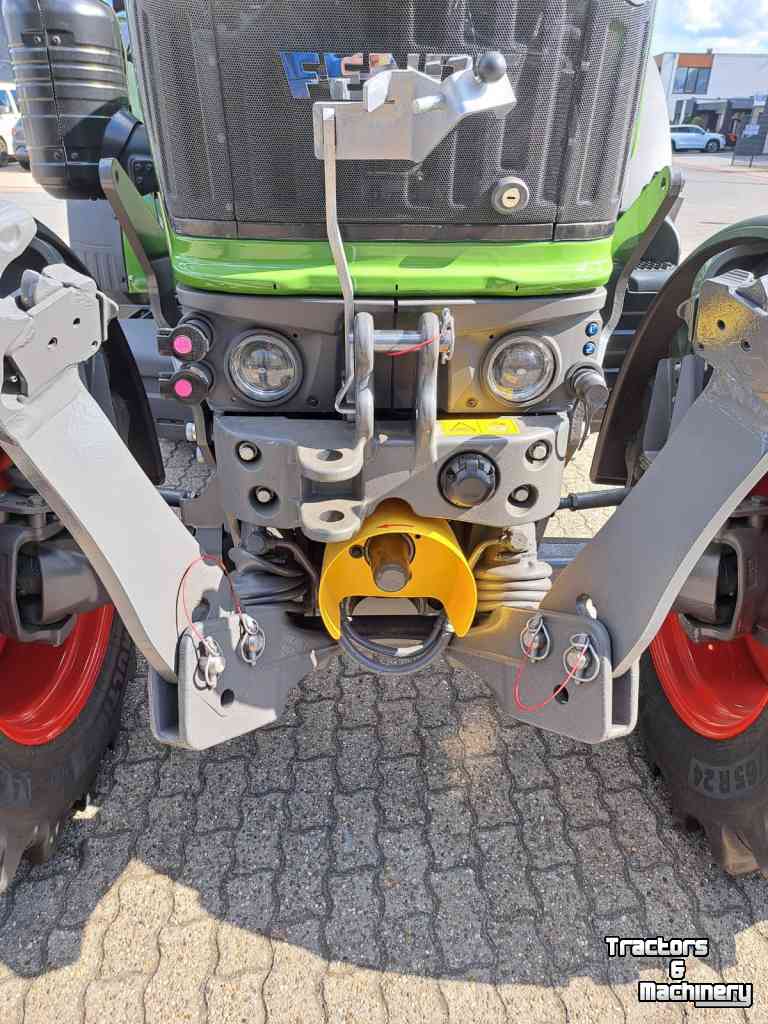 Tracteur Fendt 211