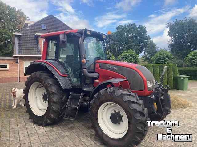 Tracteur Valtra N 121