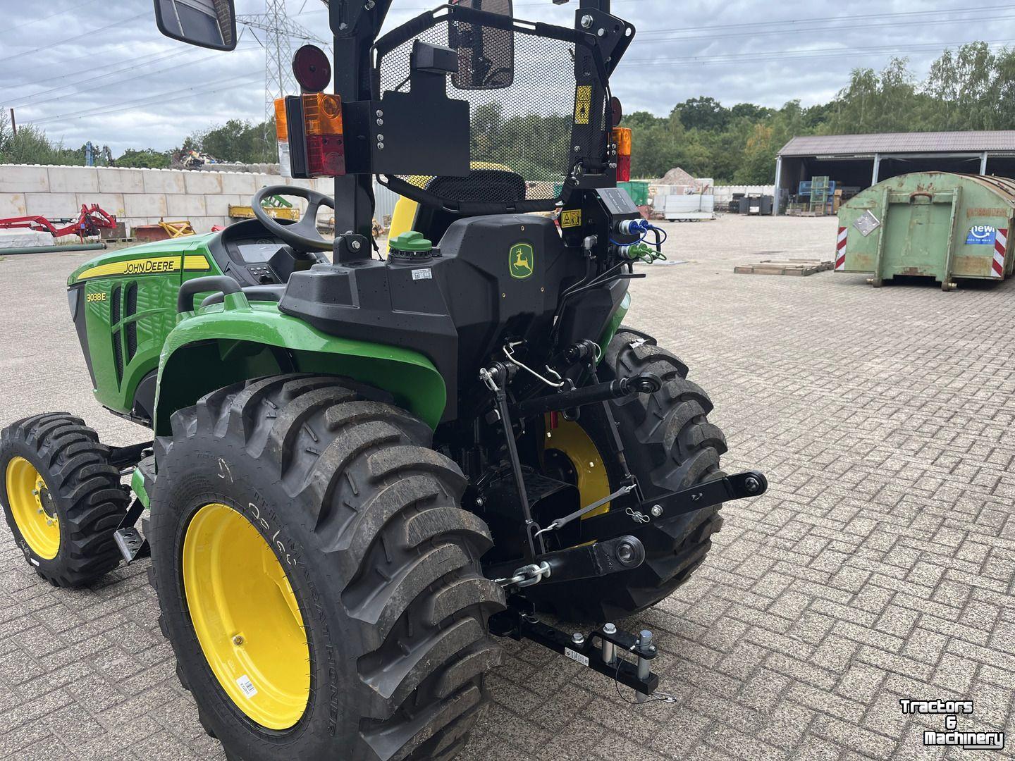 Tracteur pour vignes et vergers John Deere 3038E