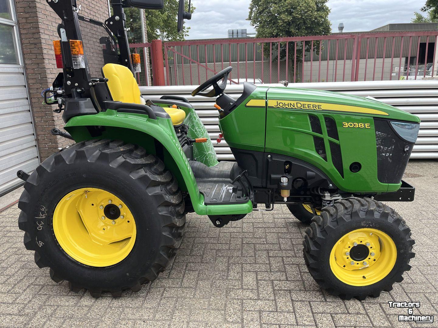 Tracteur pour vignes et vergers John Deere 3038E
