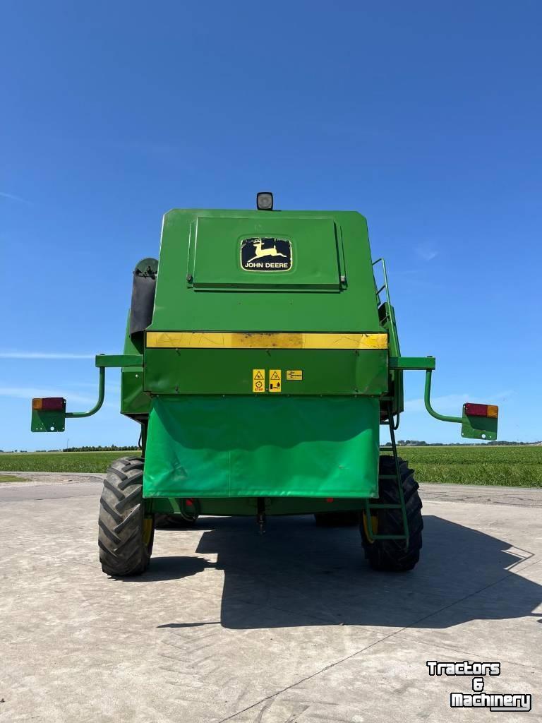 Moissonneuse batteuse John Deere 2066