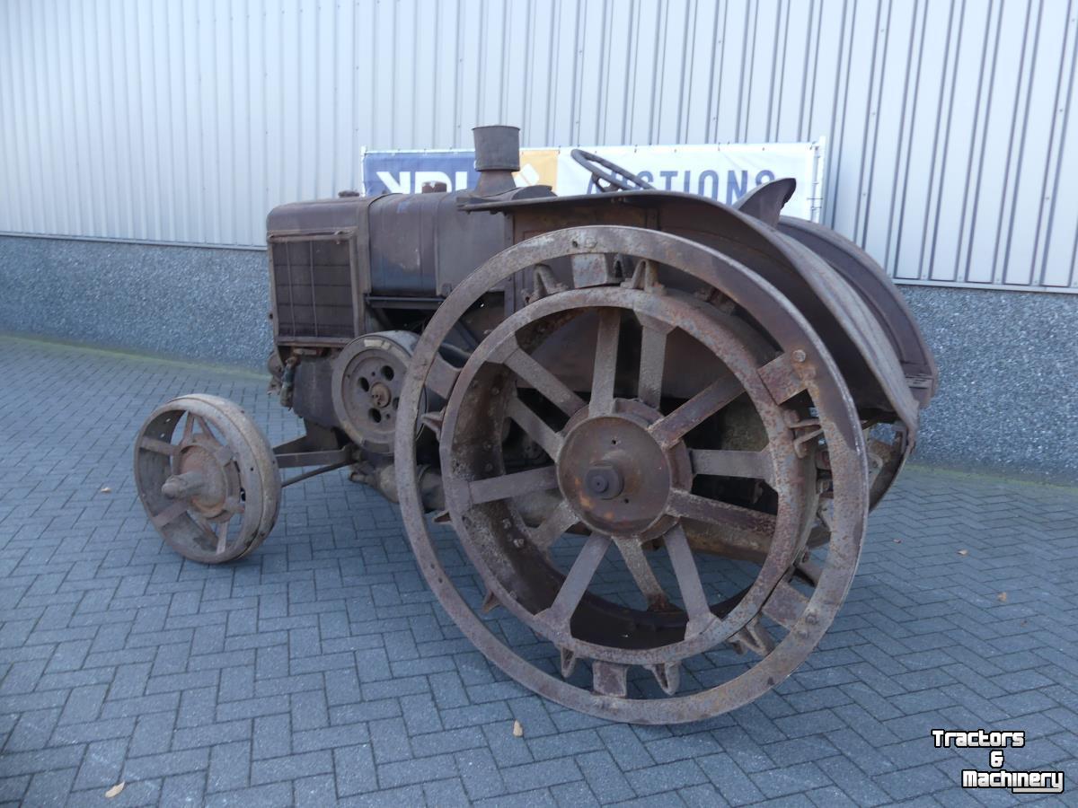 Tracteurs anciens  HSCS R30-35