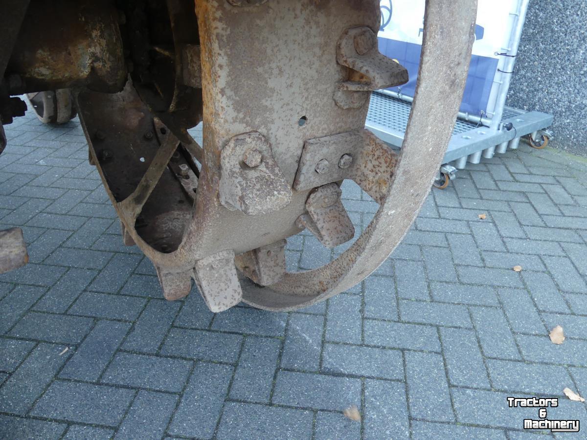 Tracteurs anciens  HSCS R30-35