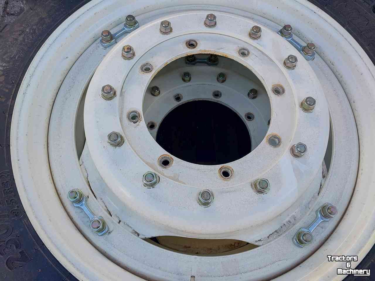Roues, Pneus, Jantes, Barillets Jumelage New Holland Cultuur wielen 230/95 R32  270/95 R44