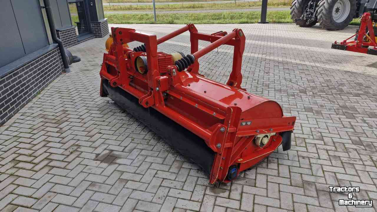 Faucheuse Ducker UM 27 frontmaaier