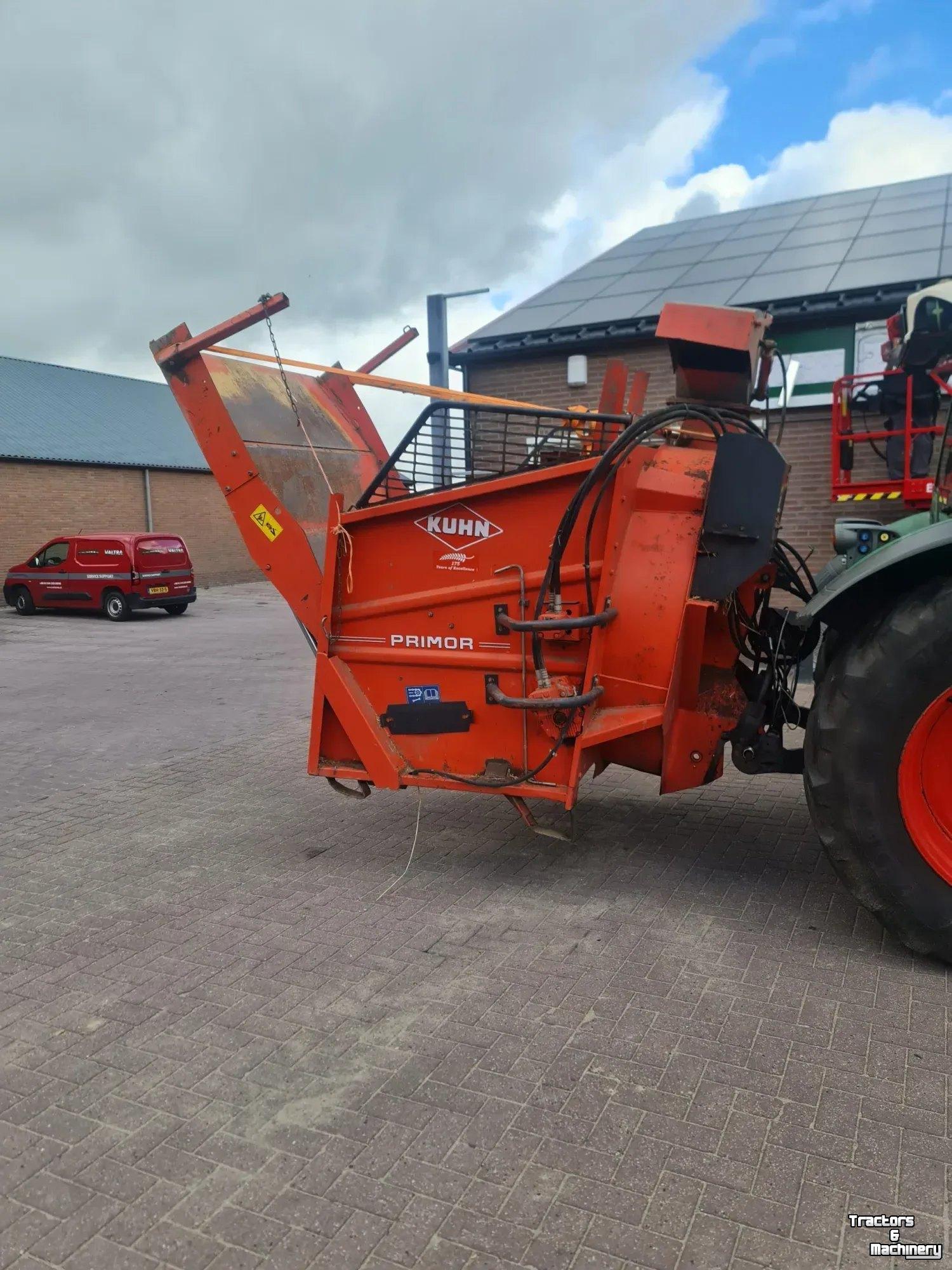 Distributeur de paille pour des logettes Kuhn PRIMOR 2060H STROSTROOIER
